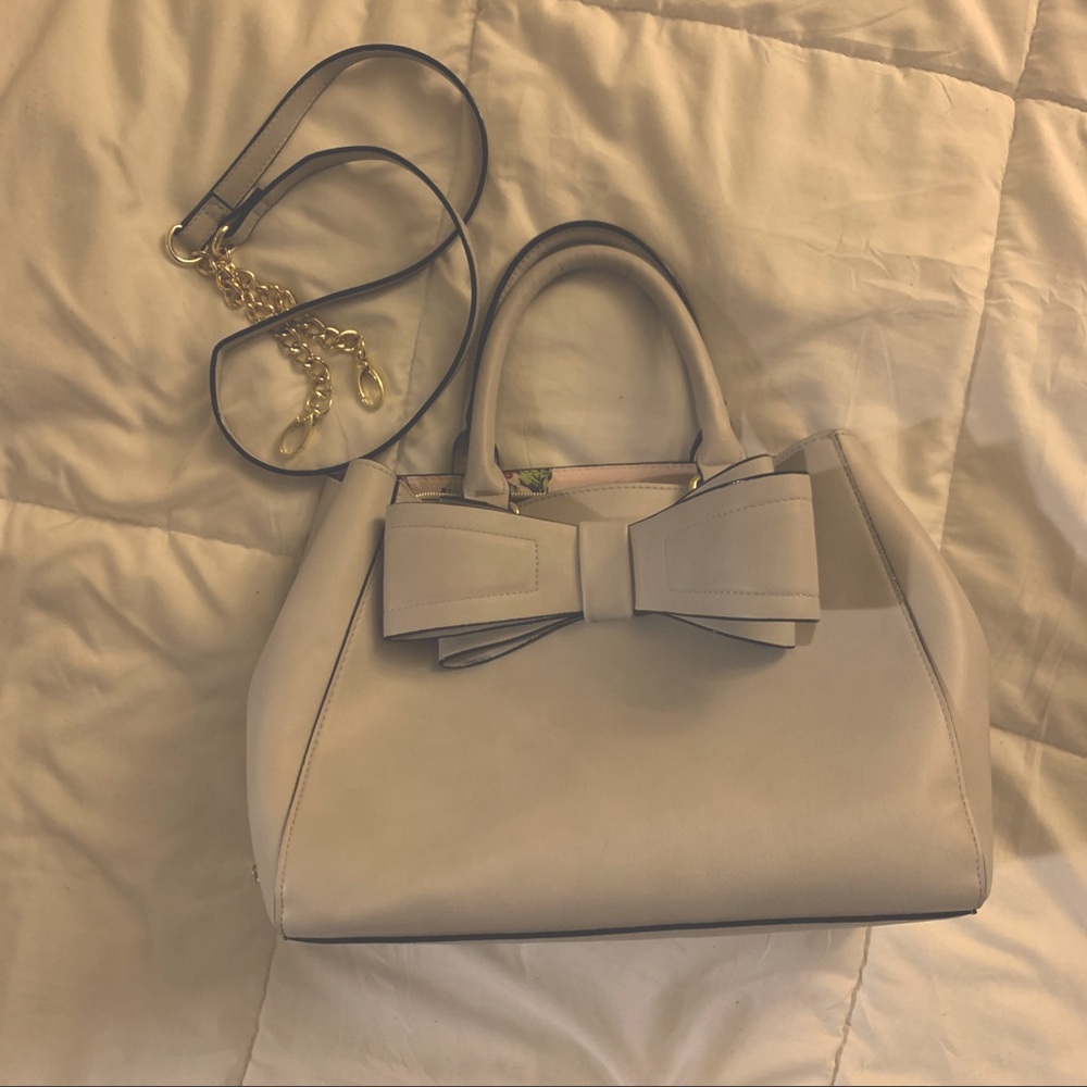 Bested Johnson 3 Compartment Purse